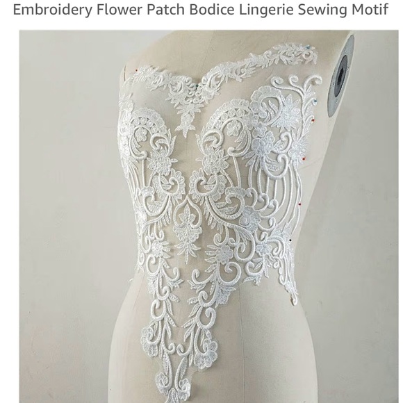 Elegant Lace Appliqué - Picture 2 of 4